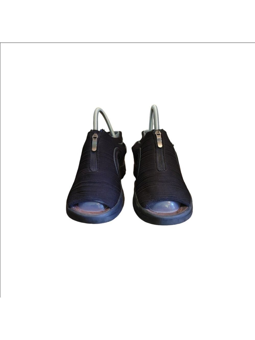 BZees Dream Sandals Size 9M